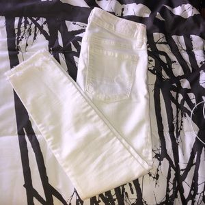 American Eagle white jeans w/ fringe bottoms